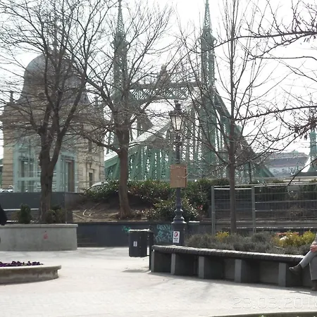 アパート Rainbow Pearl At St Stephen' S Basilica ブダペスト
