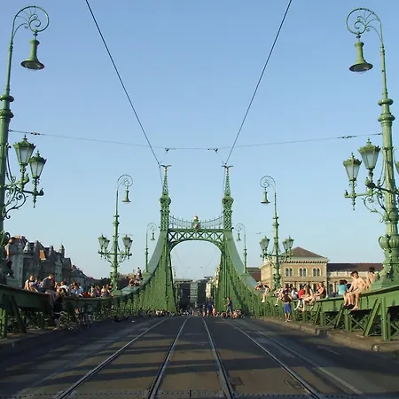 Rainbow Pearl At St Stephen' S Basilica בודפשט