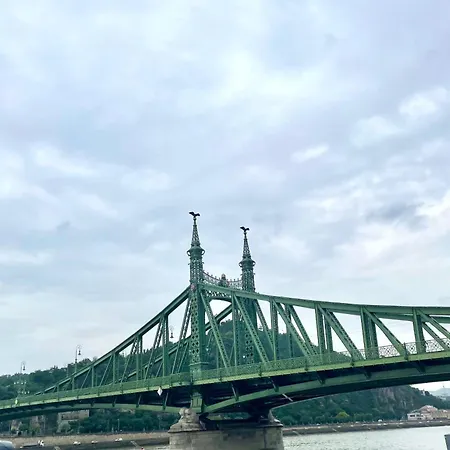Rainbow Pearl At St Stephen' S Basilica דירה *