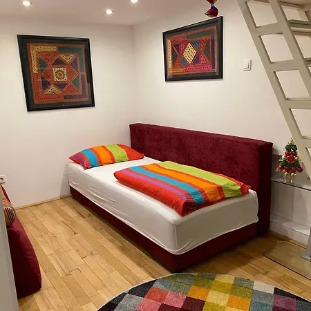 Rainbow Pearl At St Stephen' S Basilica * בודפשט