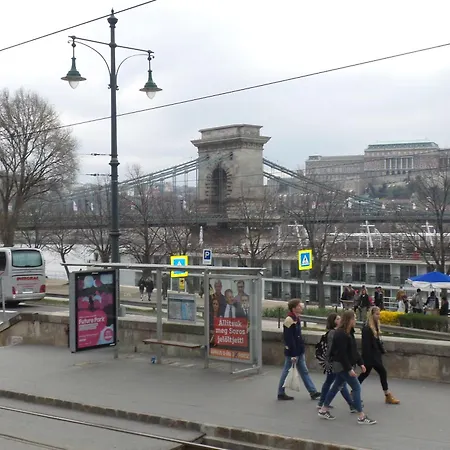 Rainbow Pearl At St Stephen' S Basilica דירה *