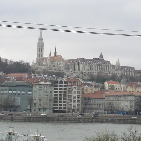 Rainbow Pearl At St Stephen' S Basilica Appartement Budapest